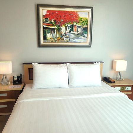 Luxeden Hotel Hanoi Buitenkant foto