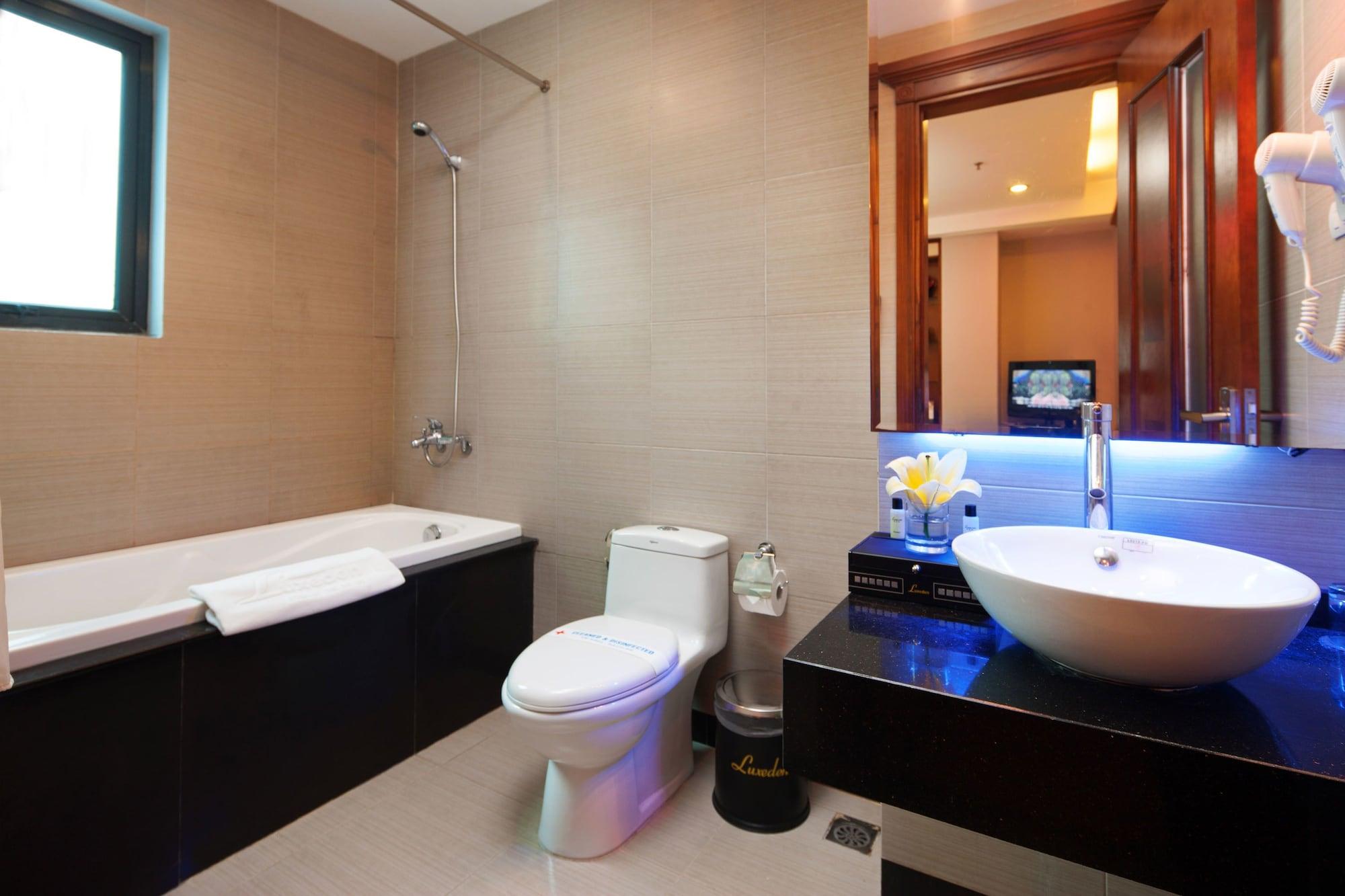 Luxeden Hotel Hanoi Buitenkant foto