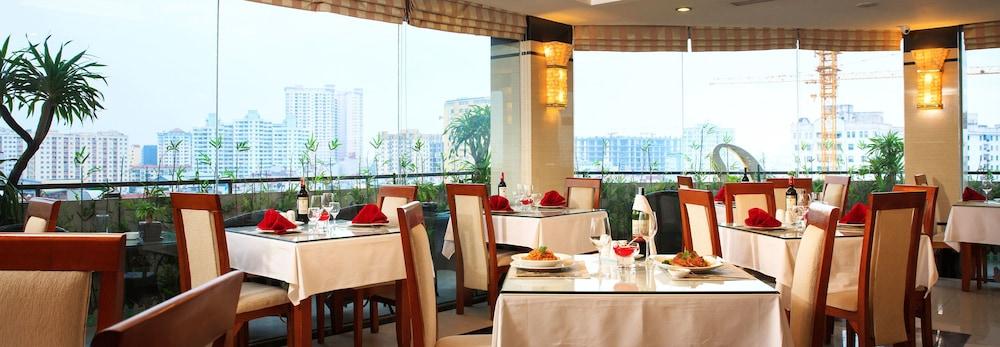 Luxeden Hotel Hanoi Buitenkant foto
