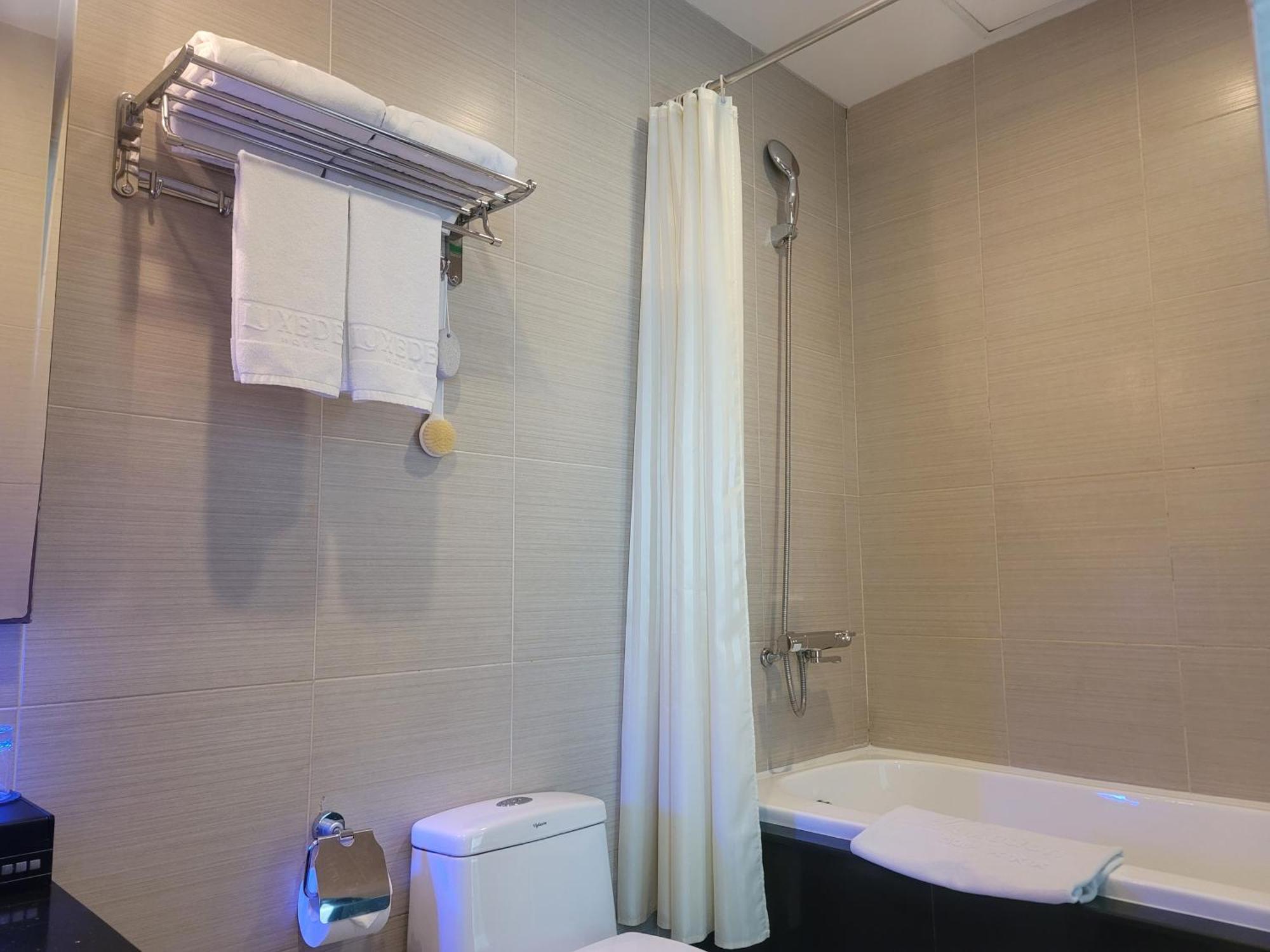 Luxeden Hotel Hanoi Buitenkant foto