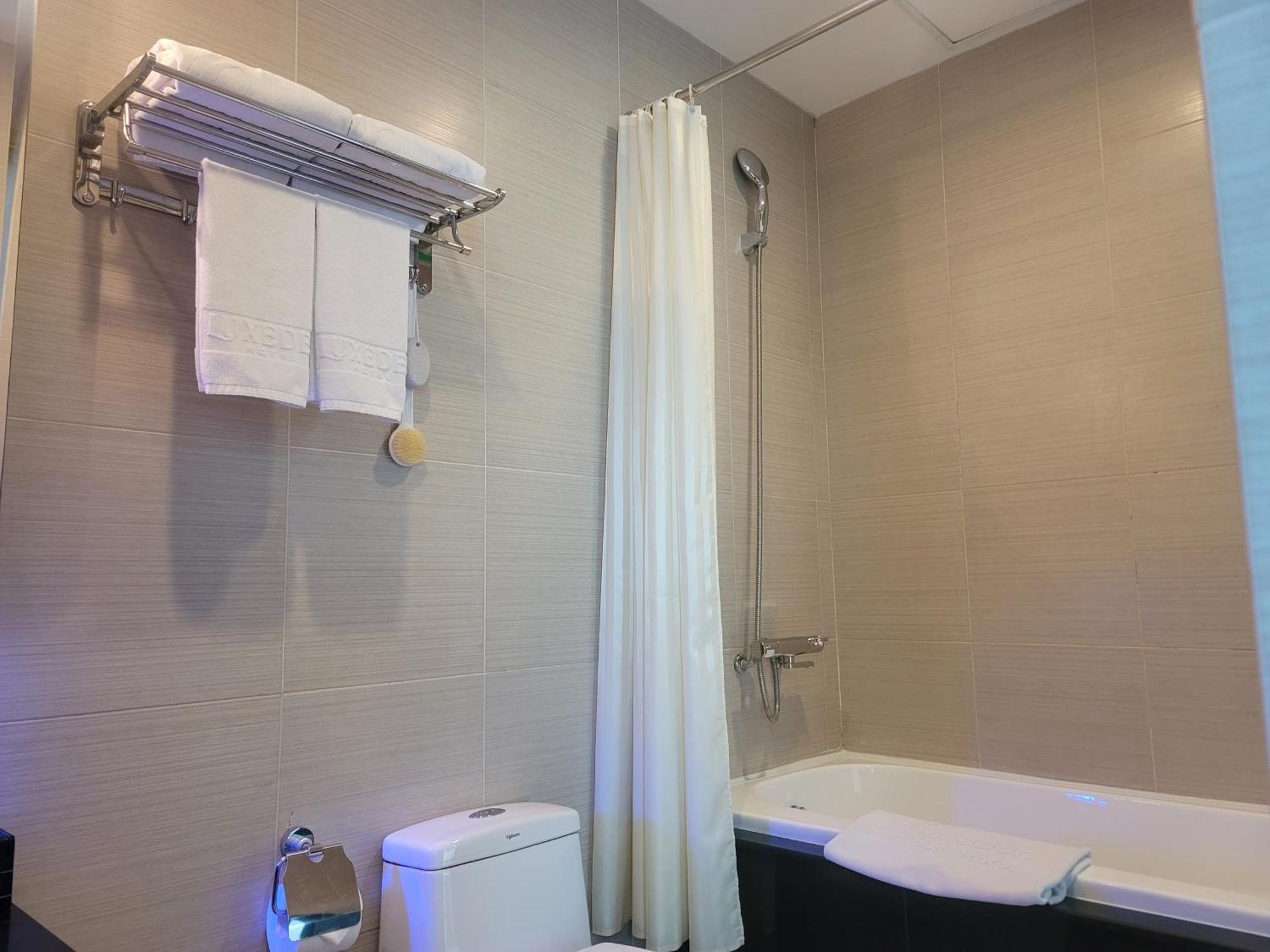 Luxeden Hotel Hanoi Buitenkant foto