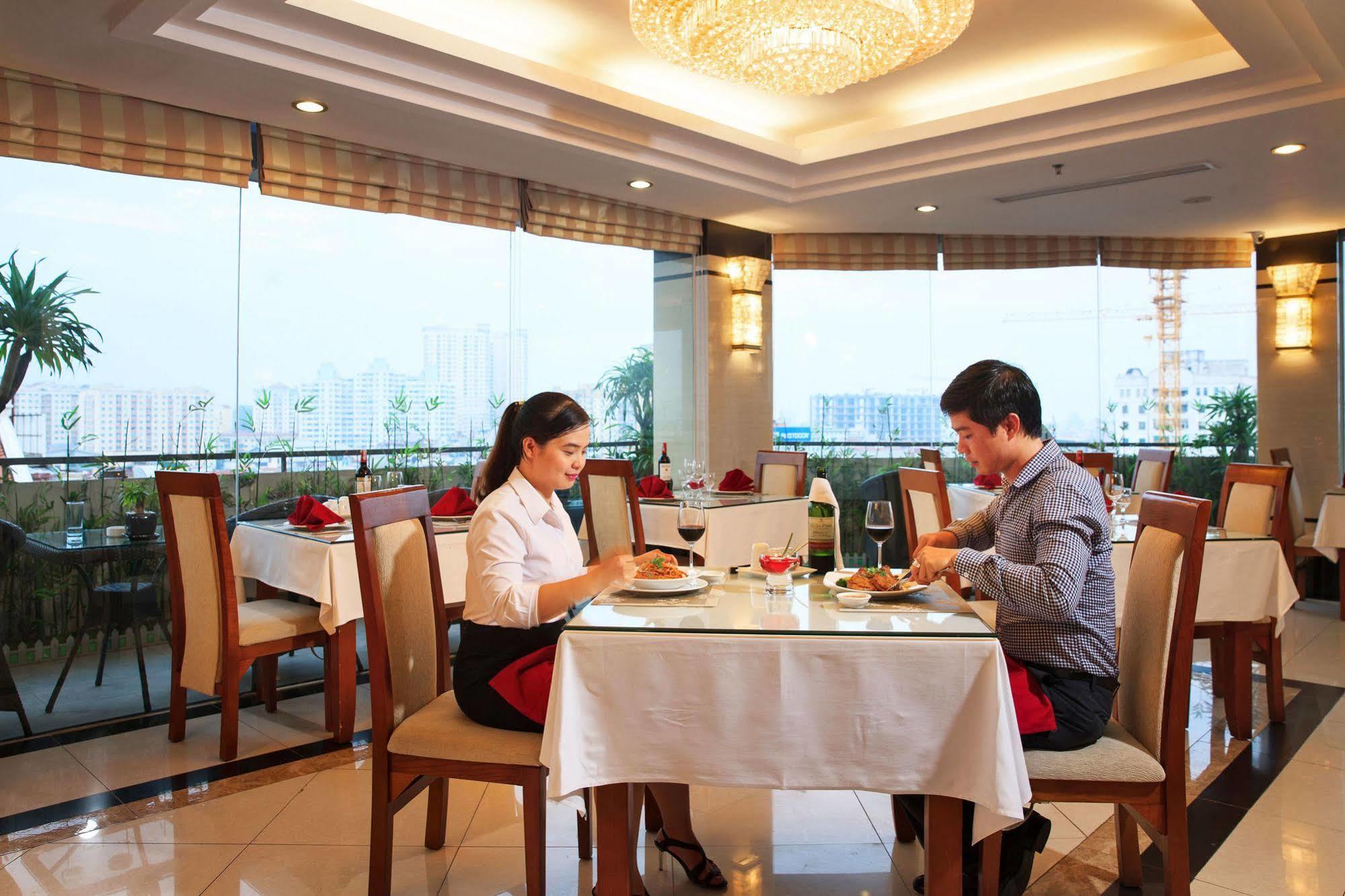 Luxeden Hotel Hanoi Buitenkant foto